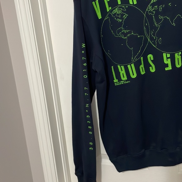 New VCTRY Sweatshirt with kangaroo pouch size large - Picture 13 of 13